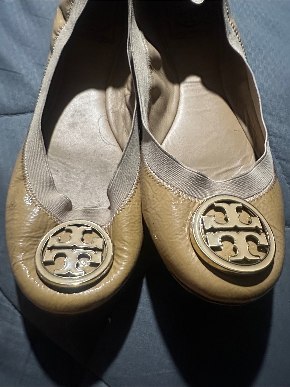 Tory Burch Beige/Tan Patent Leather Logo Ballet Flats